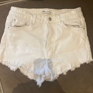 ZARA | White Denim Shorts | size 8